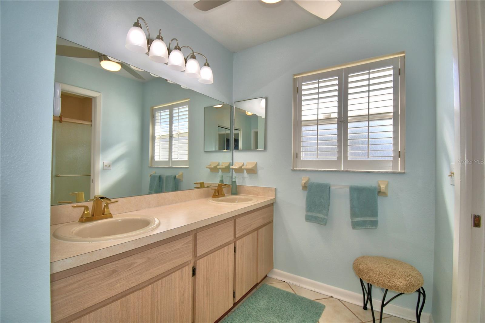 COLONNADES PH 03 - Residential