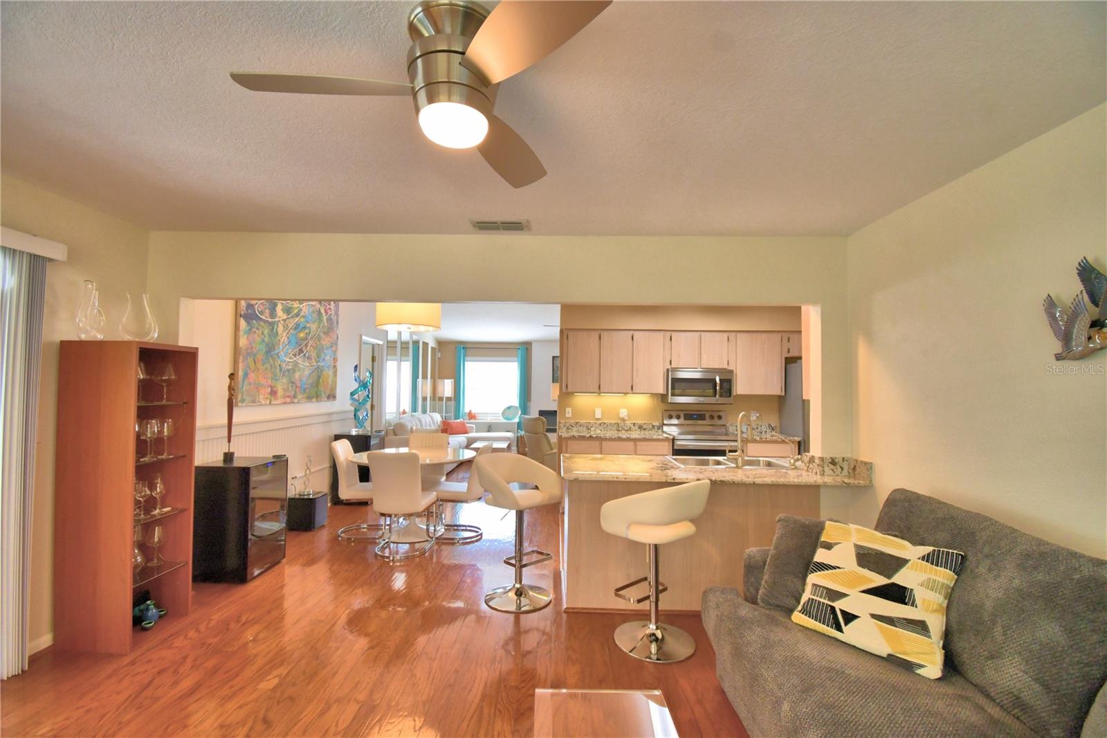 COLONNADES PH 03 - Residential