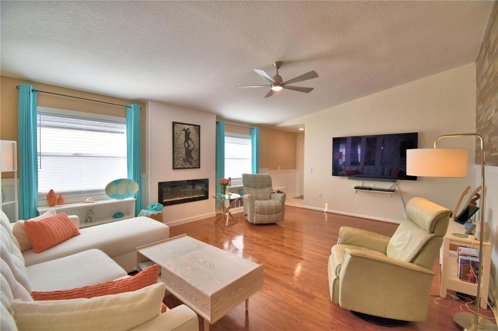 COLONNADES PH 03 - Residential