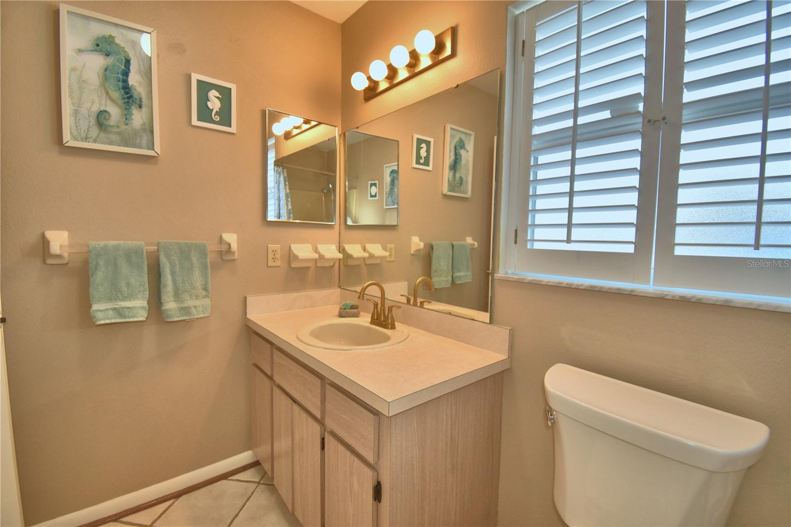 COLONNADES PH 03 - Residential