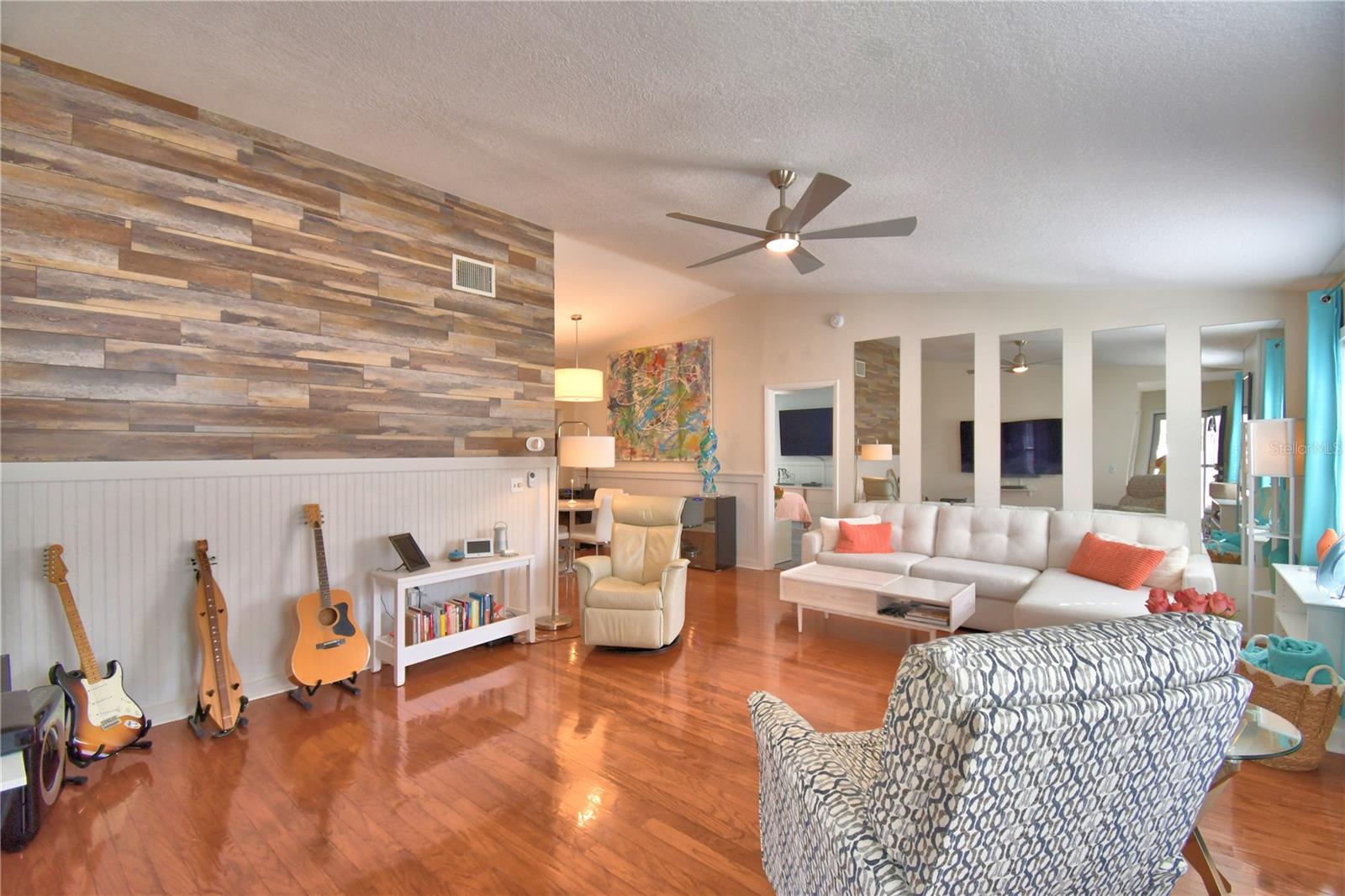 COLONNADES PH 03 - Residential