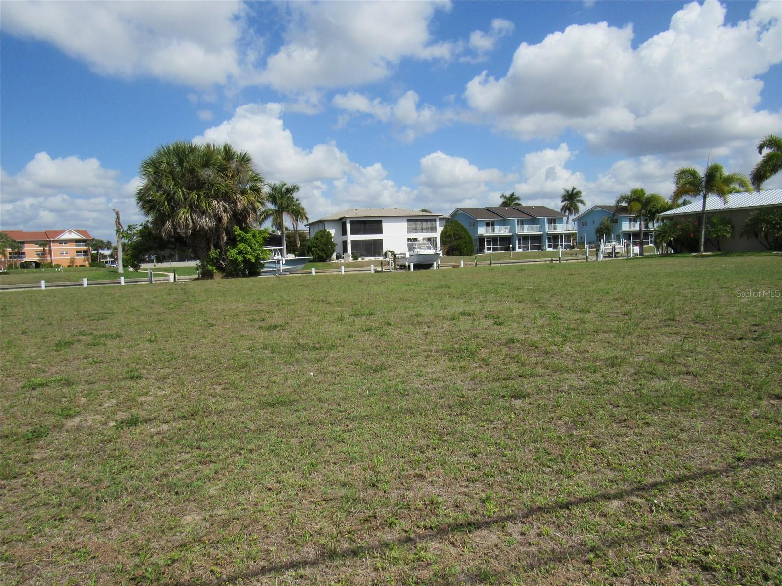 PUNTA GORDA ISLES SEC 07 - Land