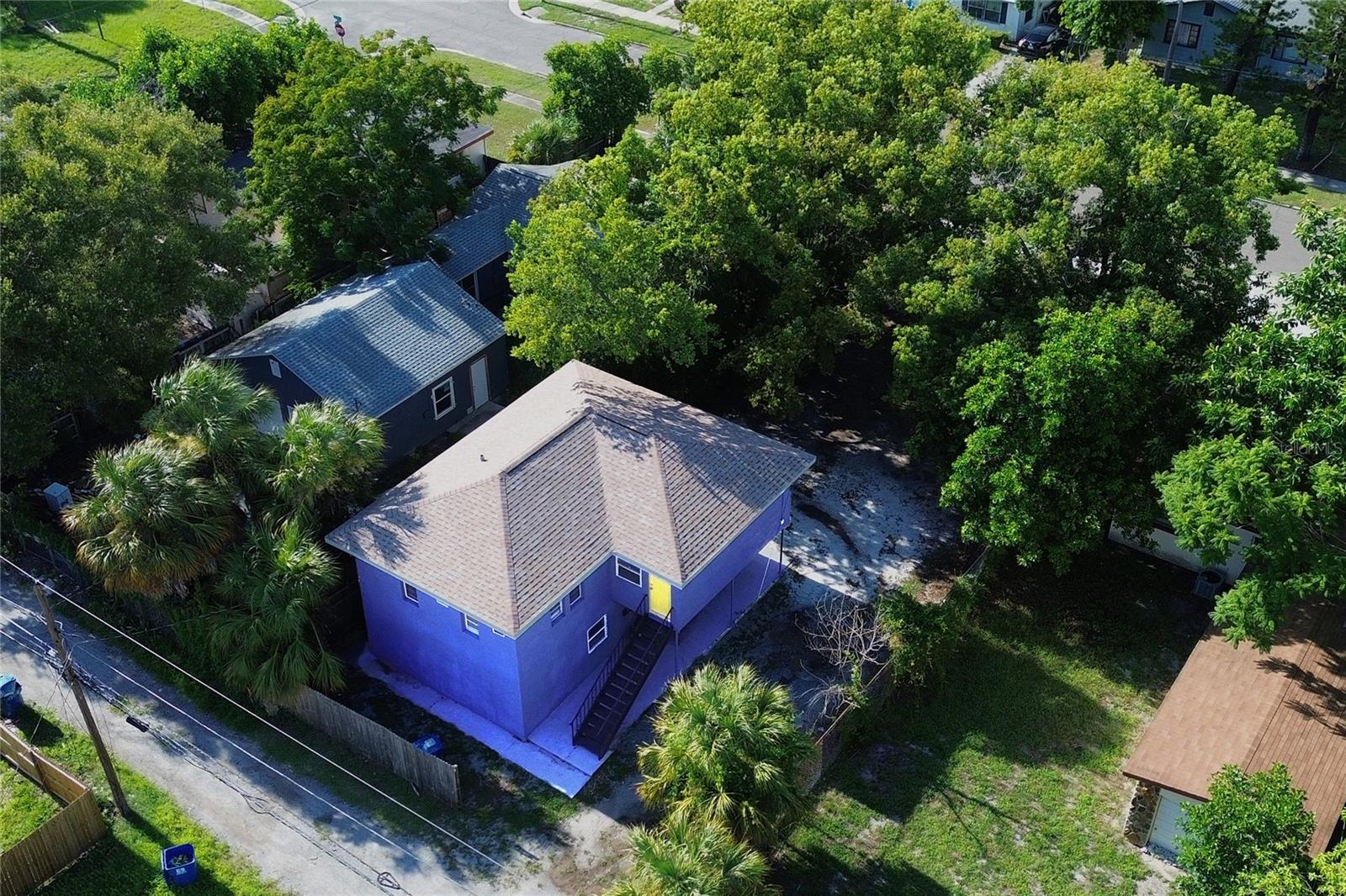 This historic charmer with modern finishes is a true St Pete classic, just 4 miles from the beach and 6 miles from downtown. With 0.15 acres and back alley access, this property is excellent for entertaining, offering ample parking and backyard space under the shade of ancient oaks and a large covered porch. Natural light floods this cozy floorplan with 2 bedrooms upstairs (including the primary suite), and two bedrooms on the ground level. The redesigned kitchen boasts new appliances and quartz countertops, and the roof was replaced in 2022.