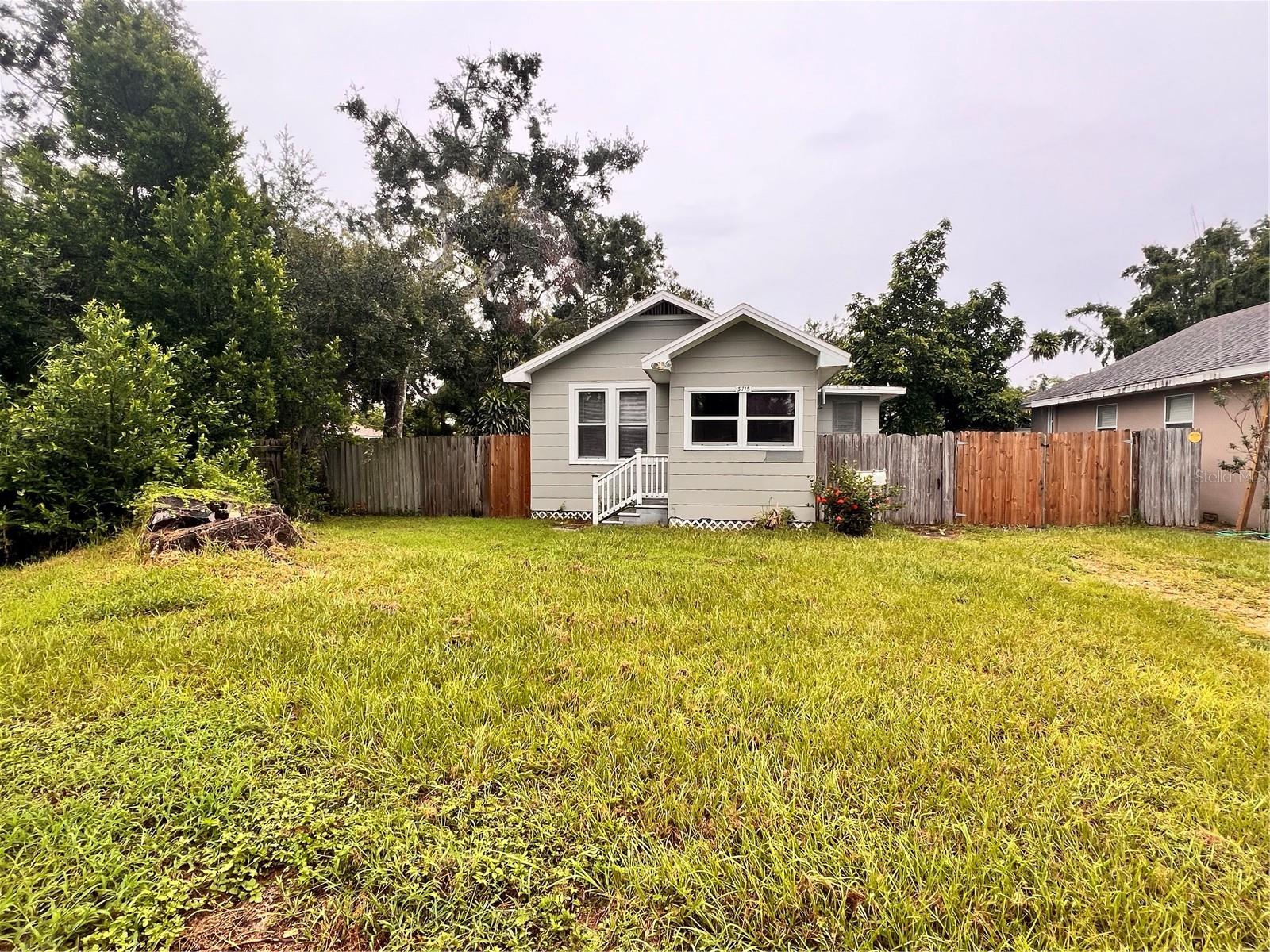 Centrally located 1bedroom home located on a fenced lot. Could use cosmetic upgrades. Roof 2015.