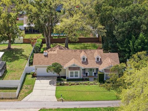 2004 RUSSELL DRIVE TAMPA FL 33618