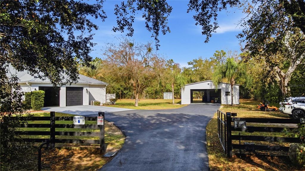 Photo of 4575 Lake Shore Drive, Saint Cloud, FL 34772 (MLS # S5142513)