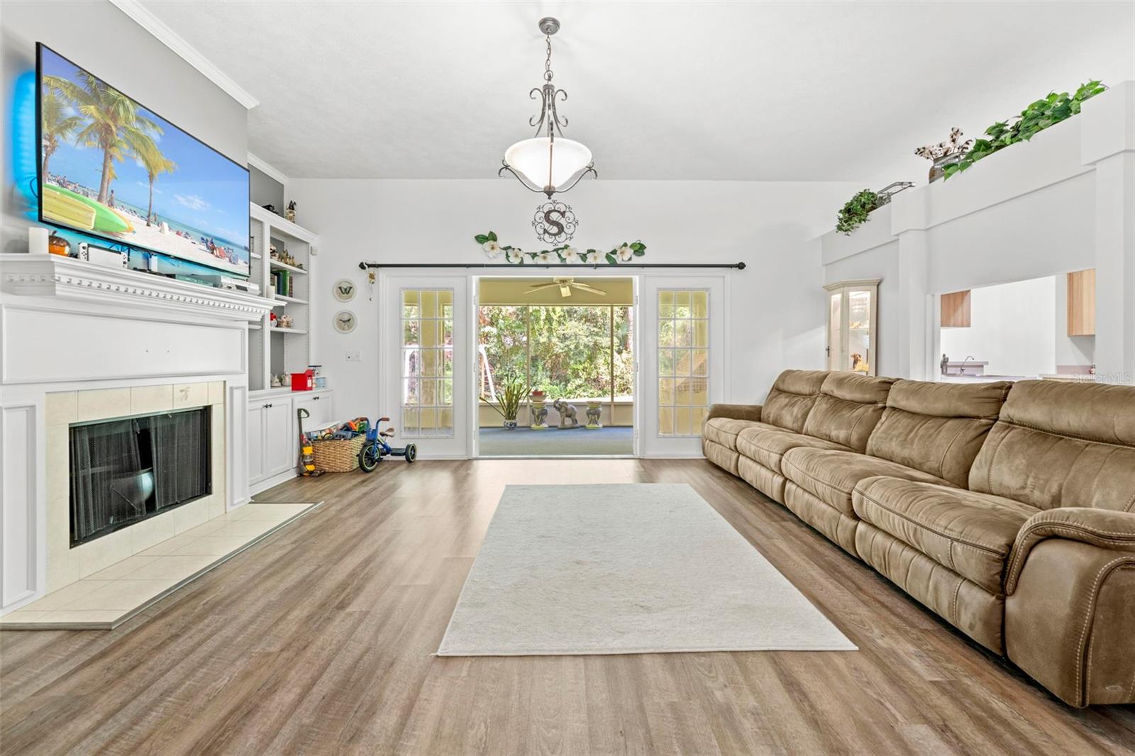 16 HEMLOCK COURT E