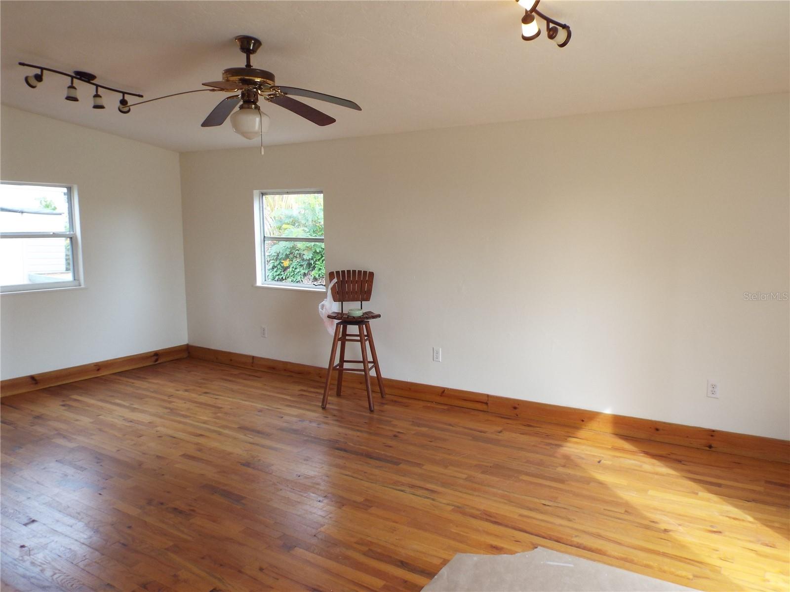 BAY HEIGHTS - Commercial Sale