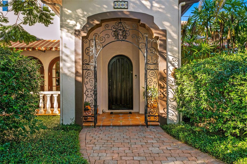 Photo of 4803 W Woodmere Road, Tampa, FL 33609 (MLS # TB8439358)