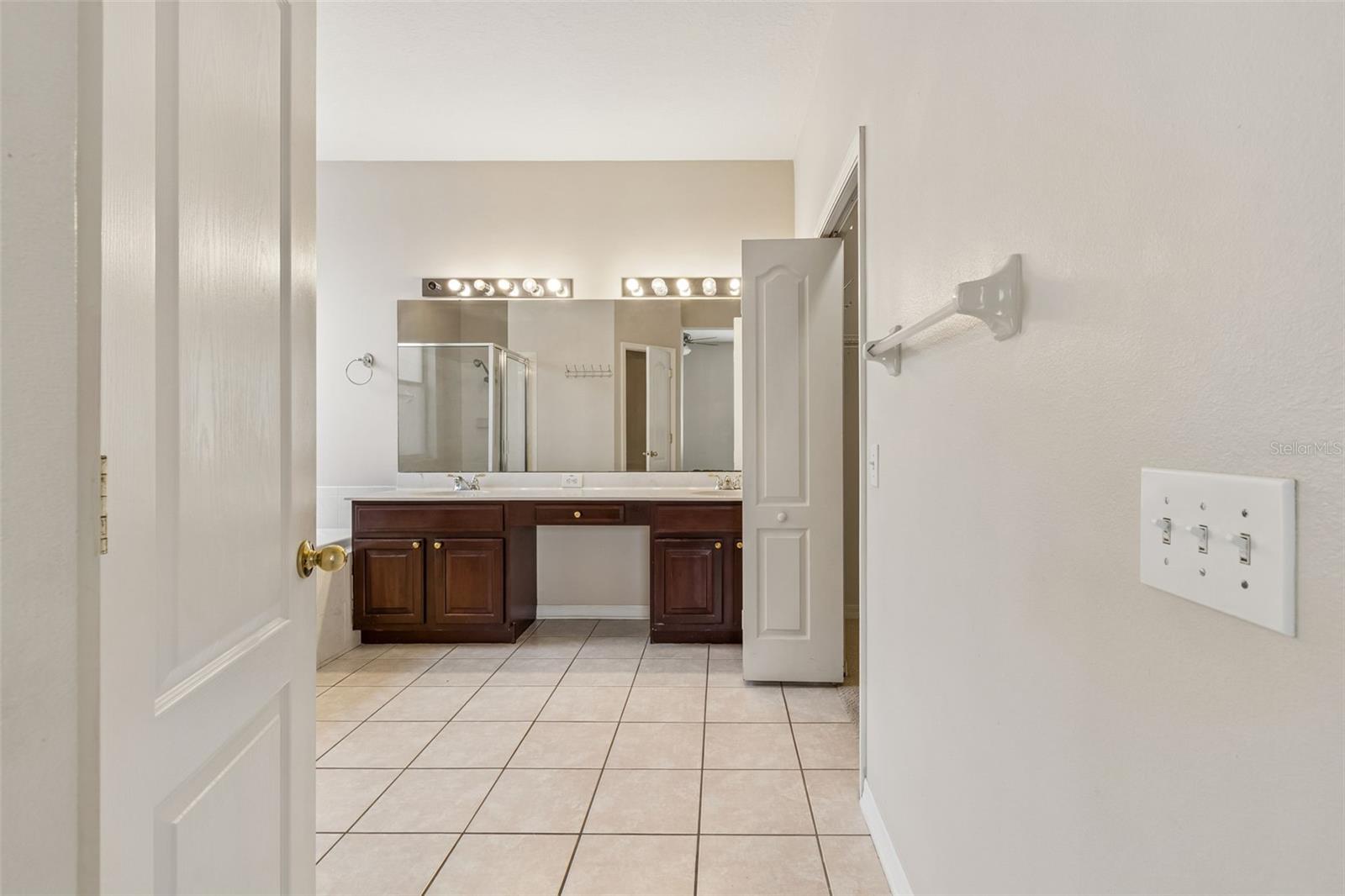 WHISPERING OAKS SECOND ADDITIO - Residential