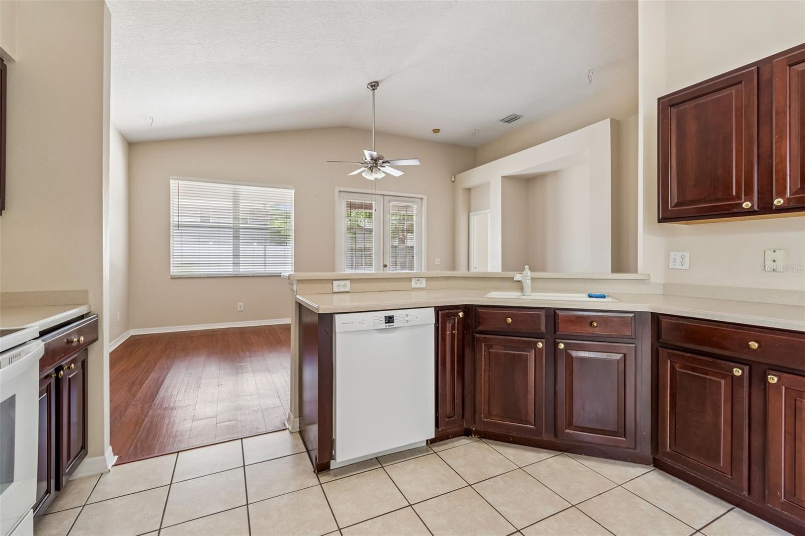 WHISPERING OAKS SECOND ADDITIO - Residential