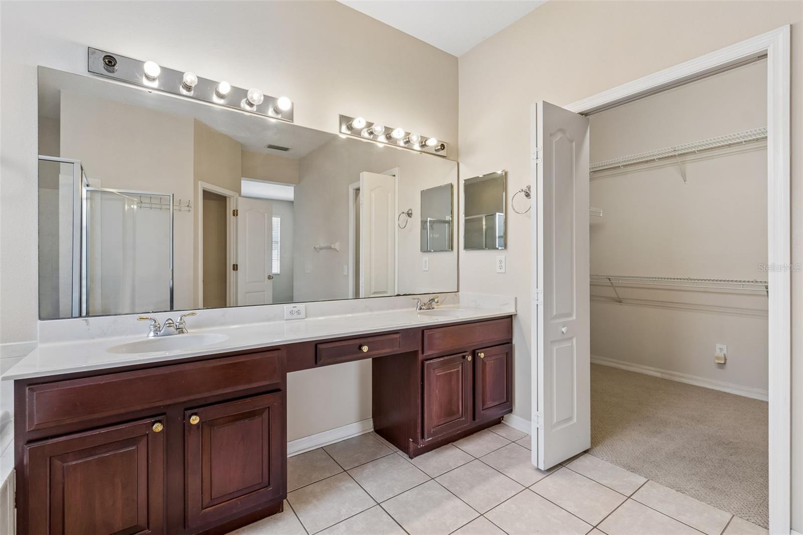 WHISPERING OAKS SECOND ADDITIO - Residential