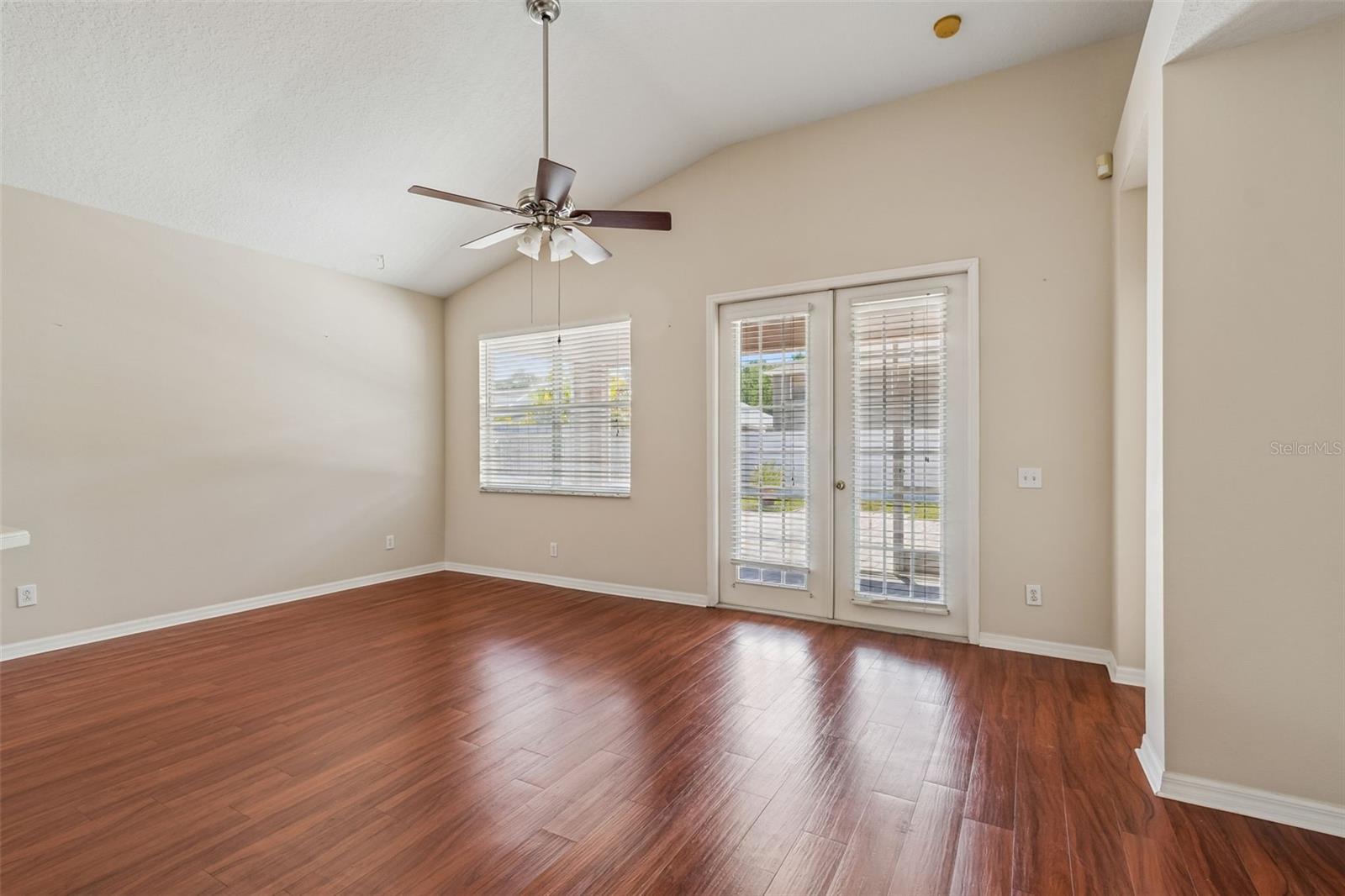 WHISPERING OAKS SECOND ADDITIO - Residential