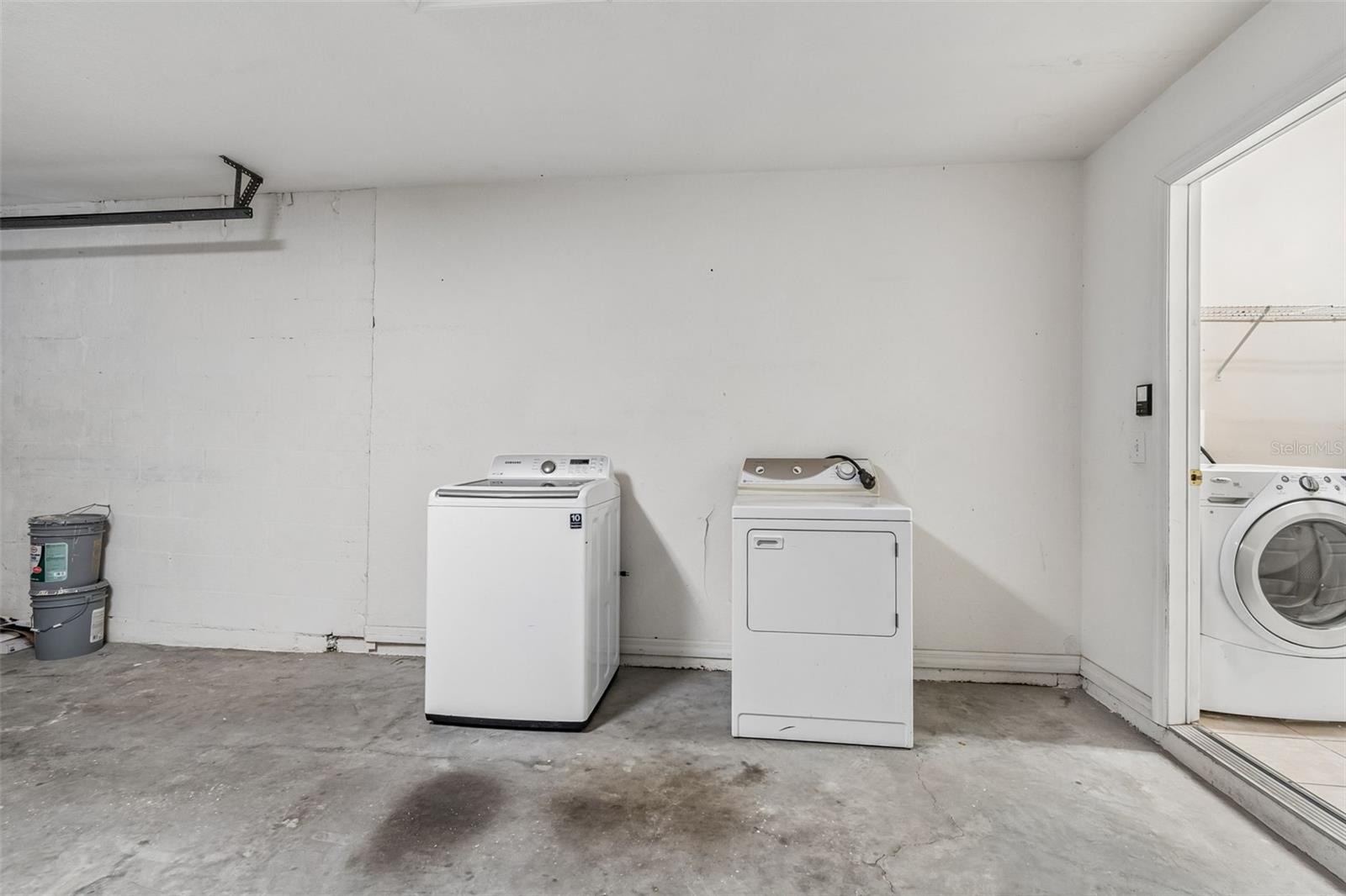 WHISPERING OAKS SECOND ADDITIO - Residential