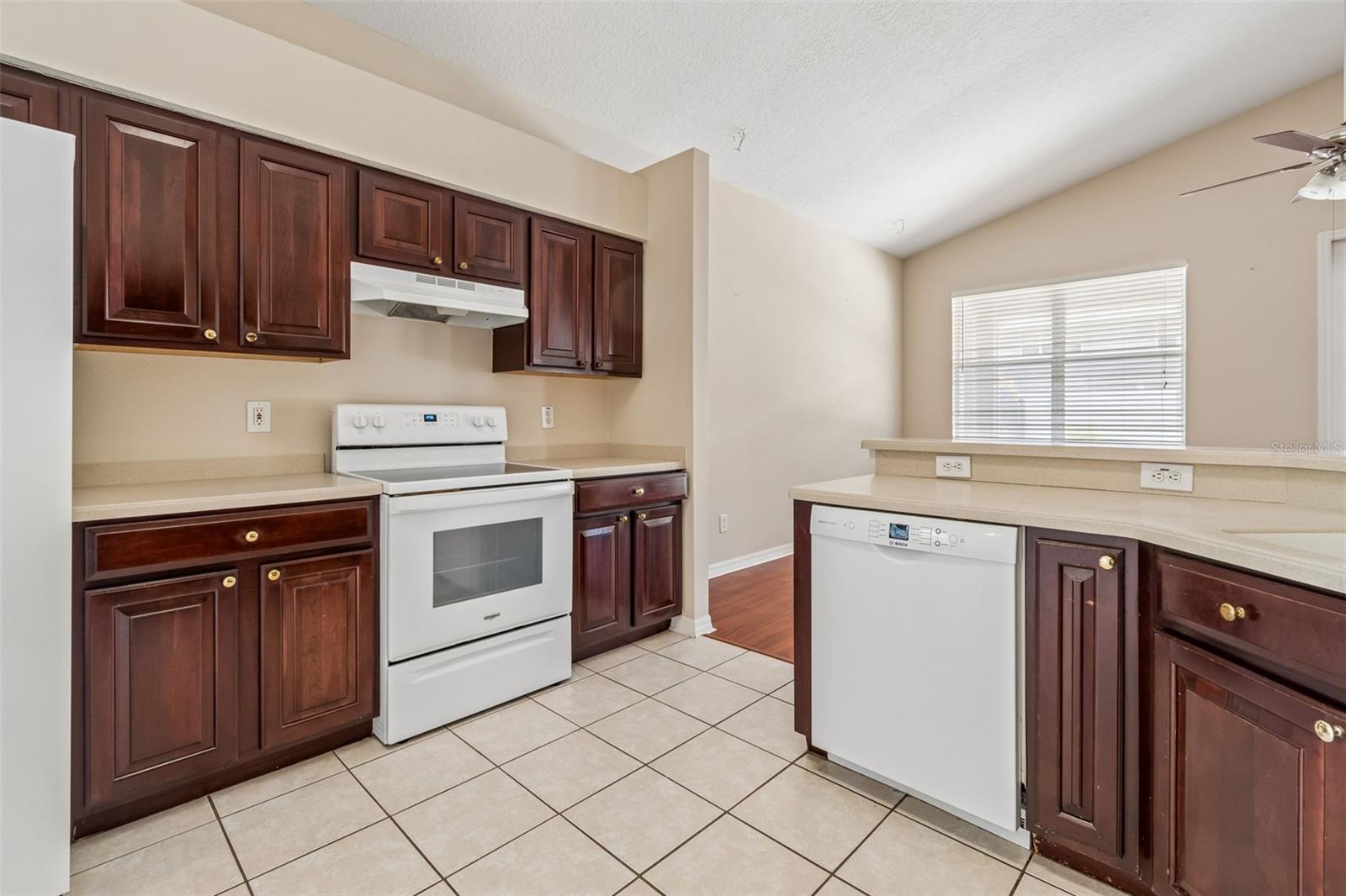 WHISPERING OAKS SECOND ADDITIO - Residential