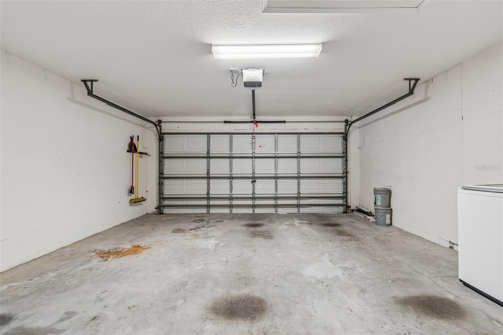 WHISPERING OAKS SECOND ADDITIO - Residential