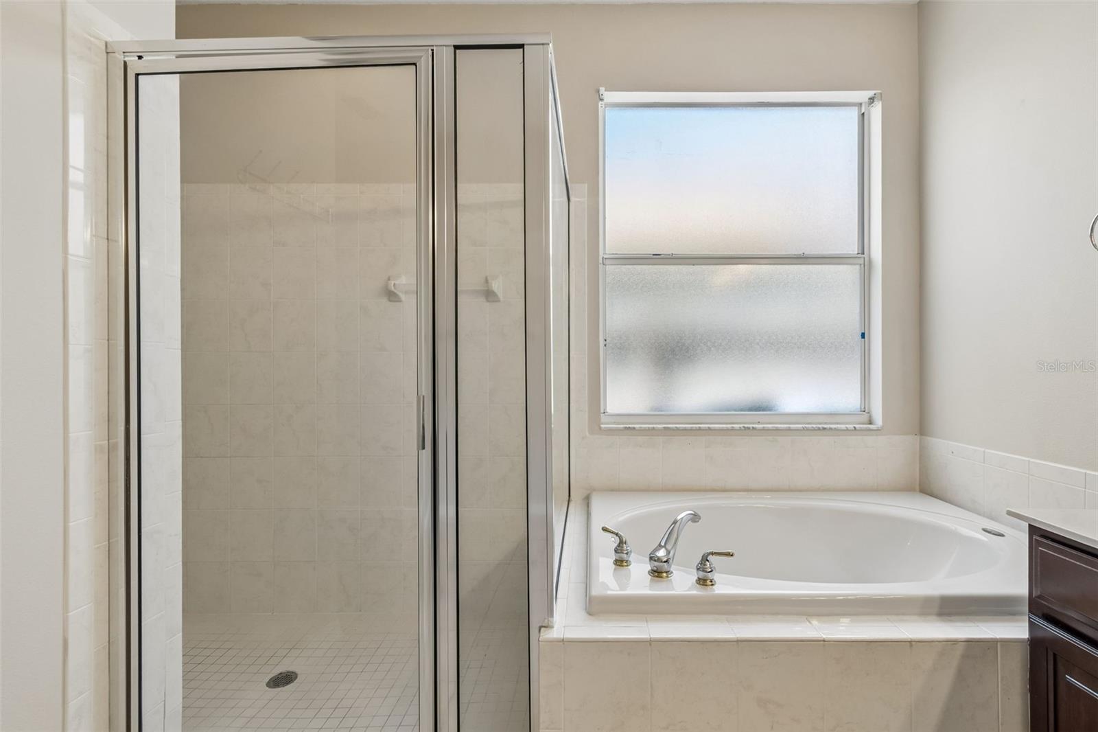 WHISPERING OAKS SECOND ADDITIO - Residential