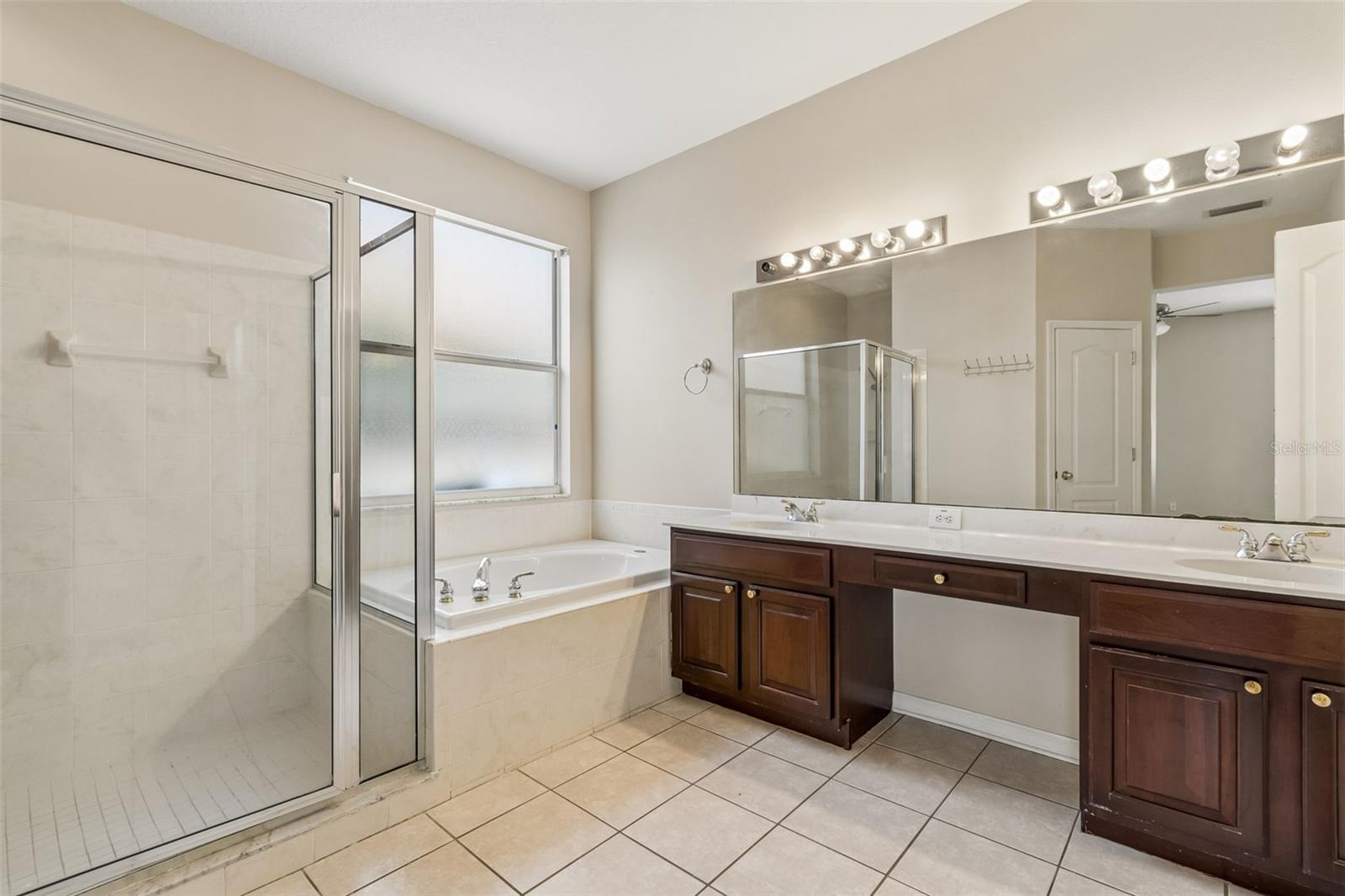 WHISPERING OAKS SECOND ADDITIO - Residential