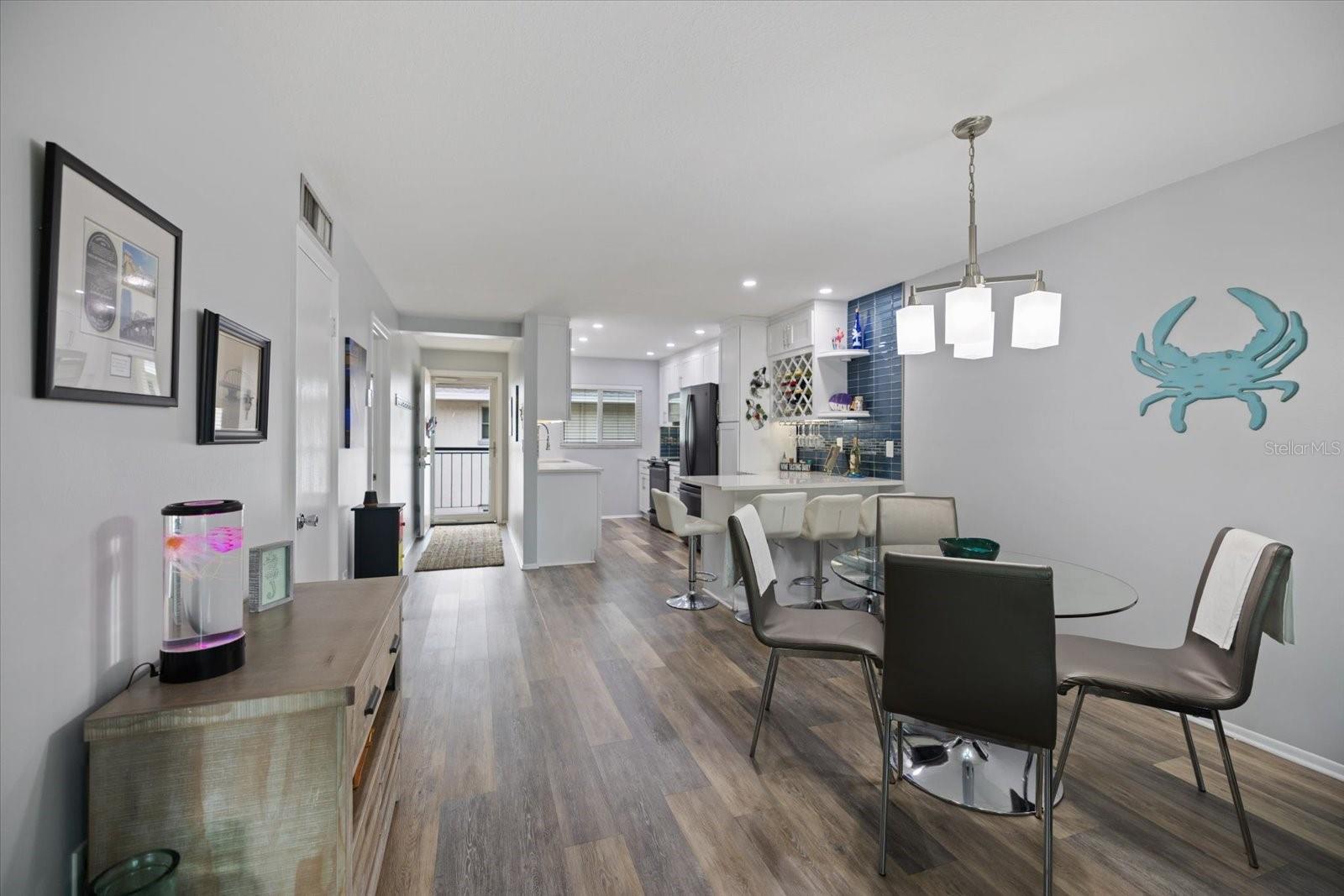 HOLIDAY APTS - Residential