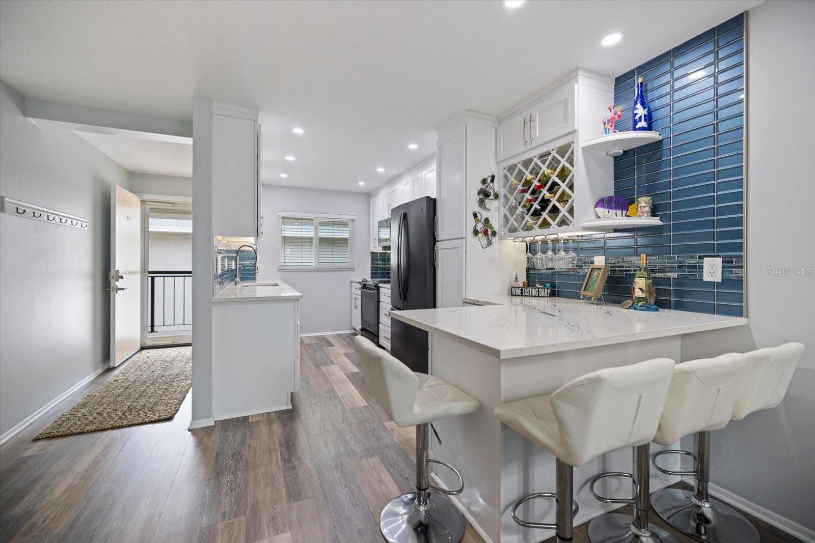 HOLIDAY APTS - Residential