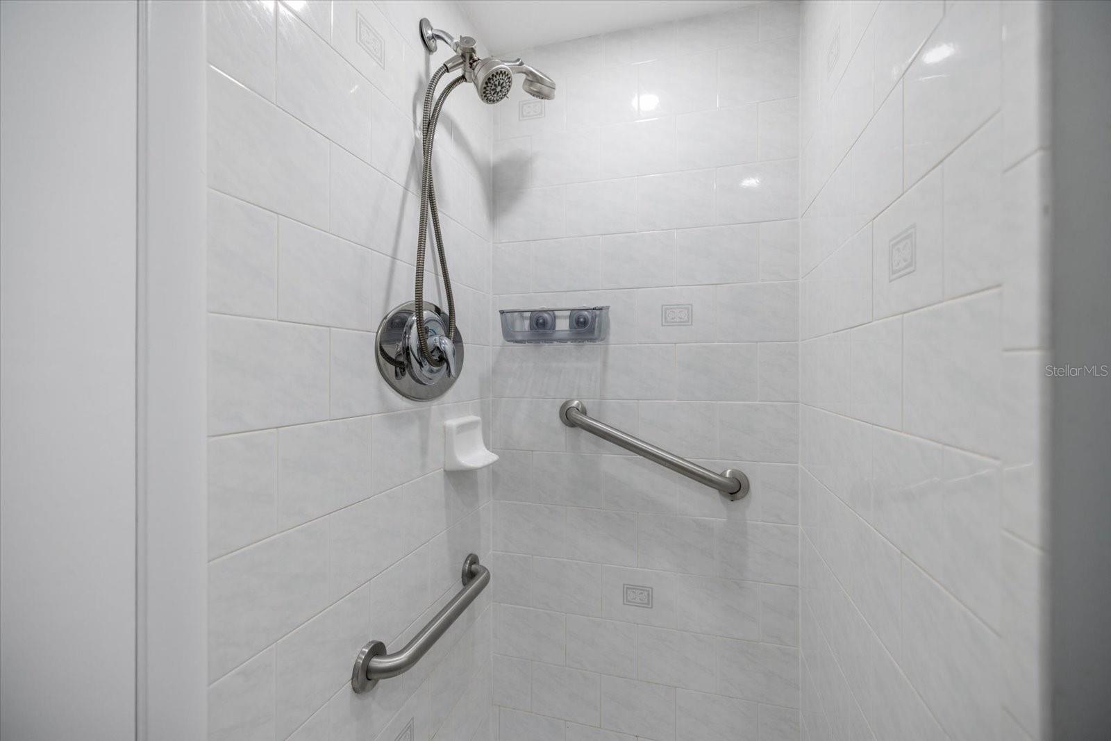 HOLIDAY APTS - Residential