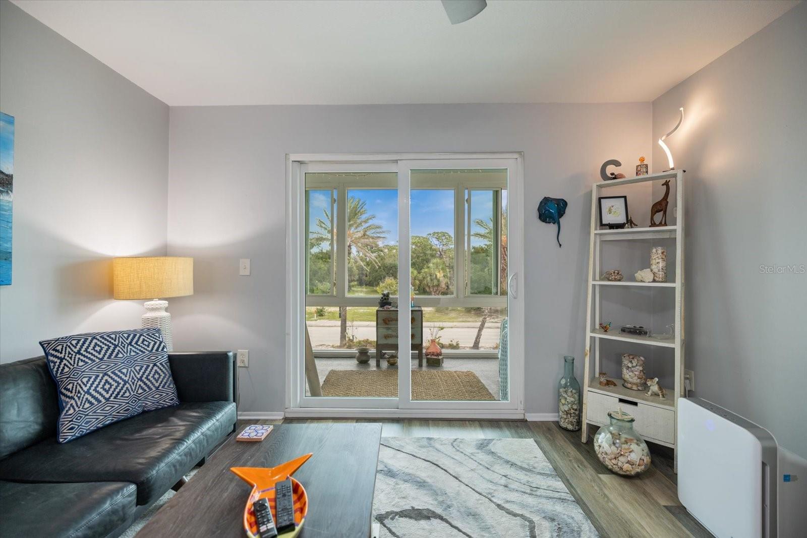 HOLIDAY APTS - Residential