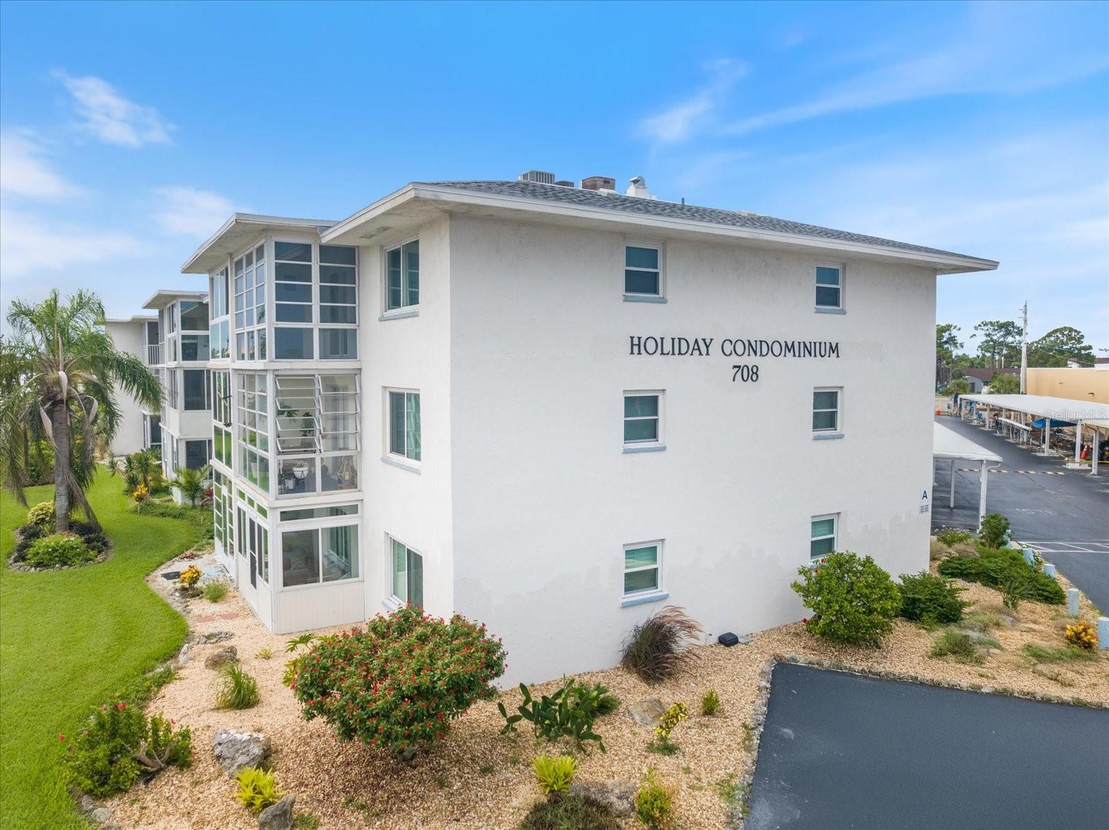 HOLIDAY APTS - Residential