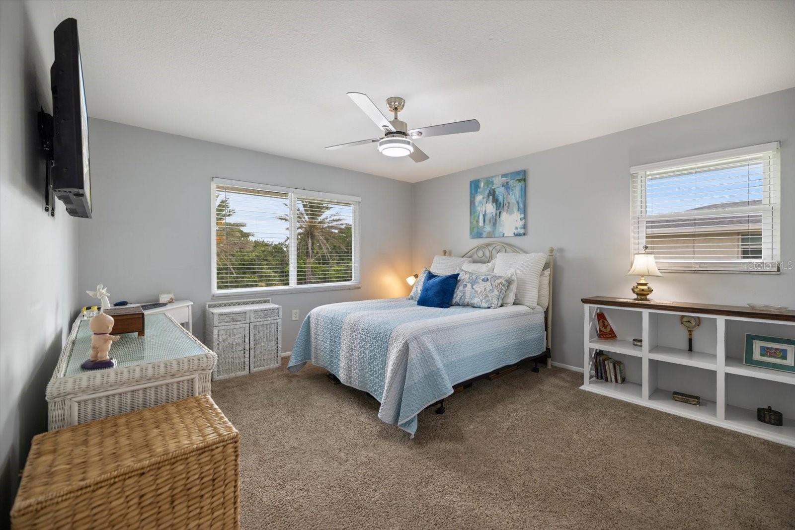 HOLIDAY APTS - Residential