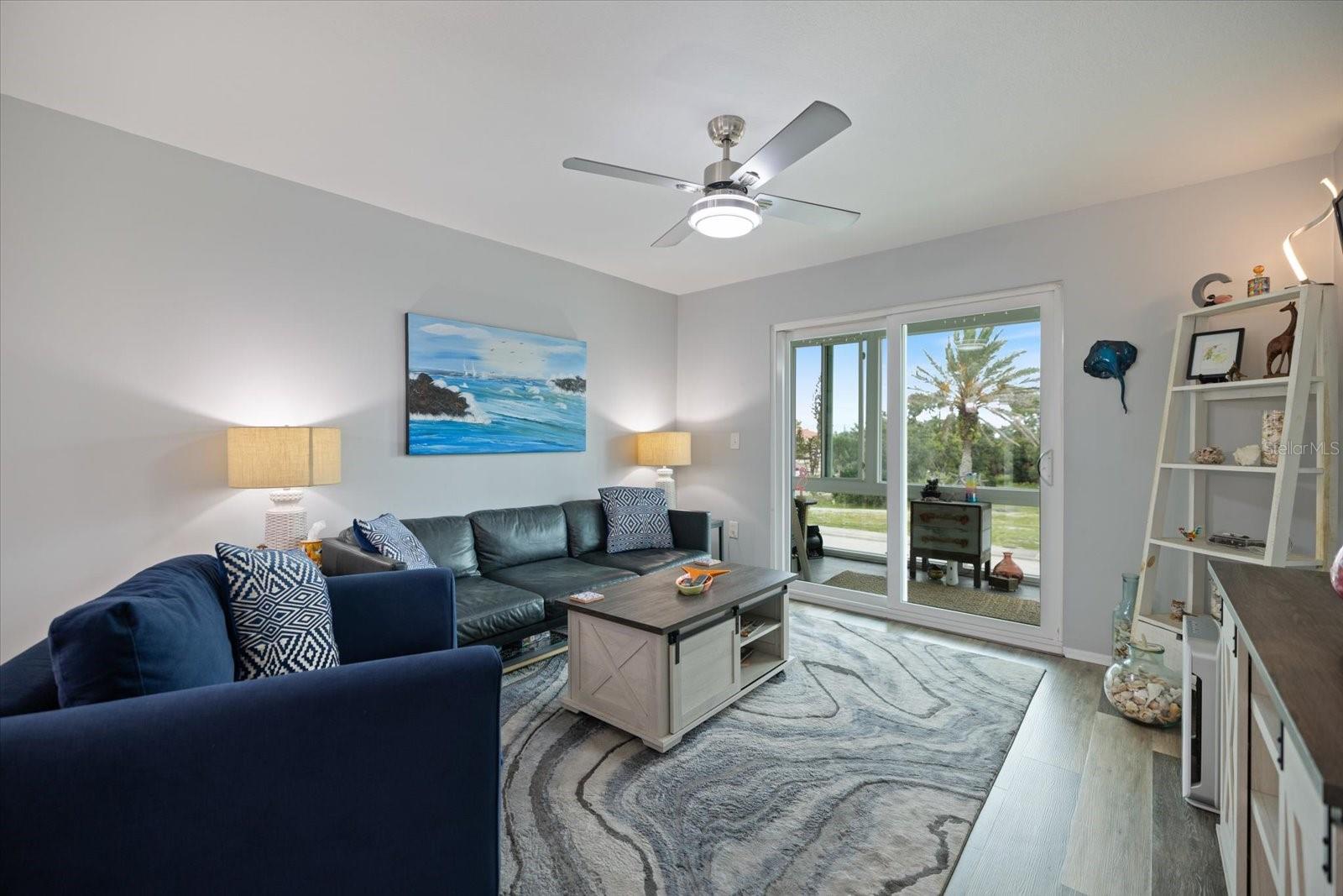 HOLIDAY APTS - Residential