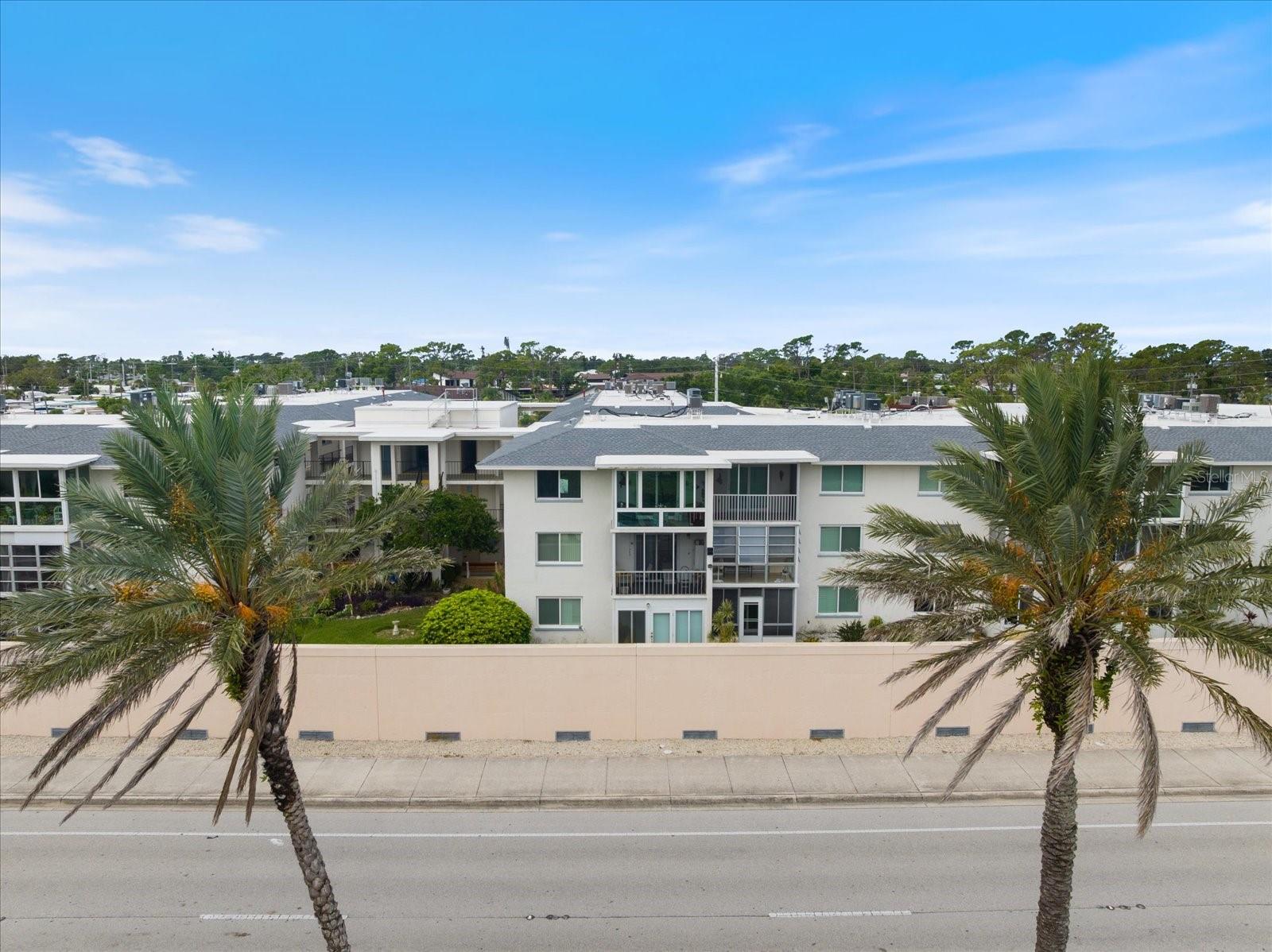 HOLIDAY APTS - Residential