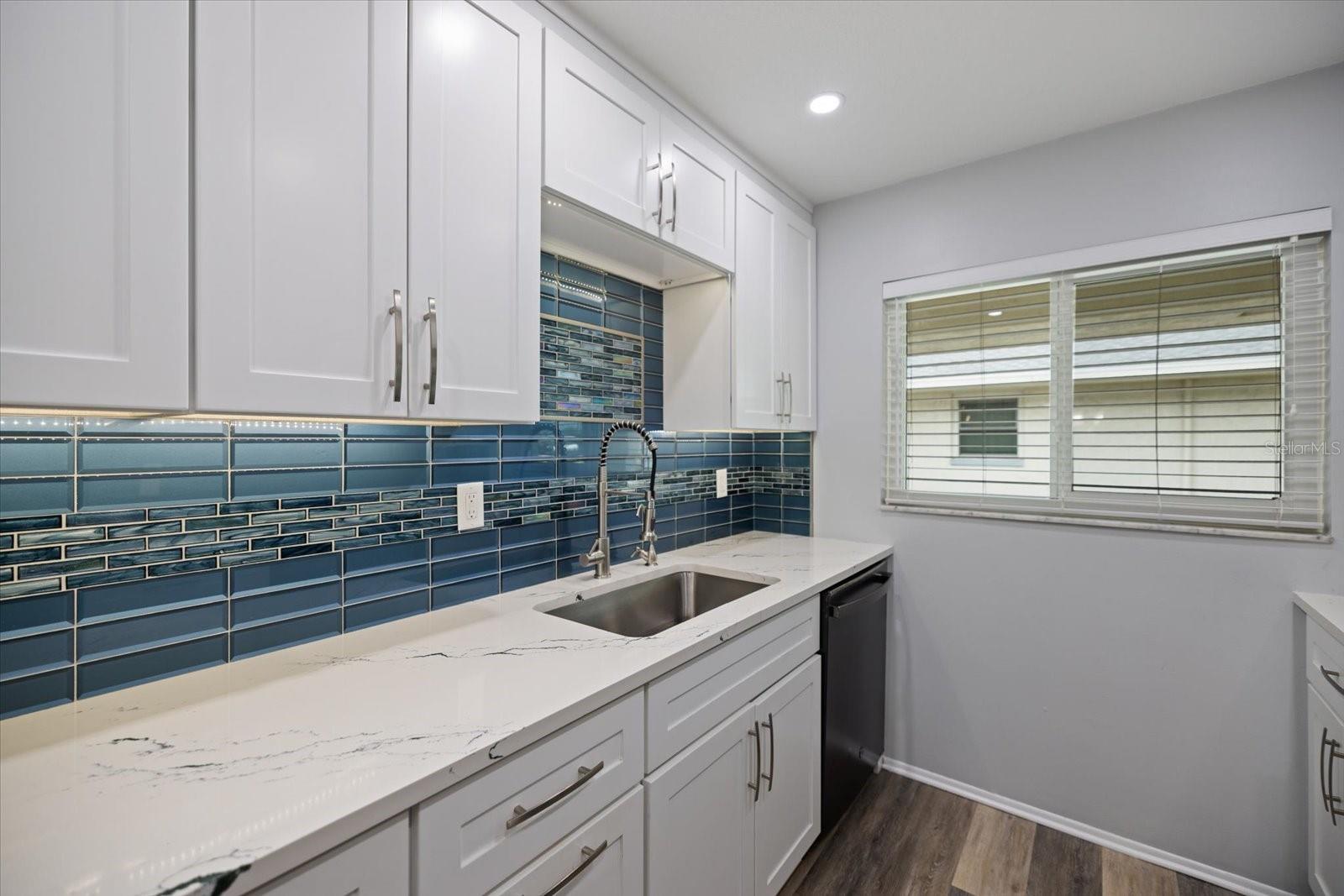 HOLIDAY APTS - Residential