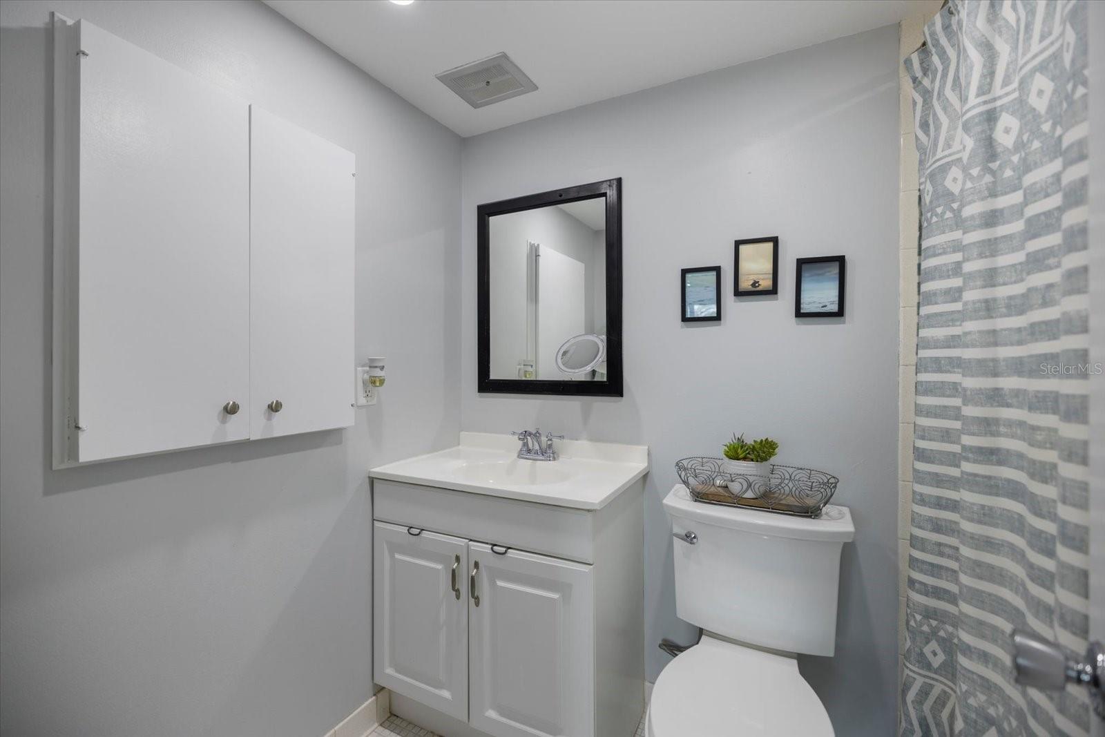 HOLIDAY APTS - Residential