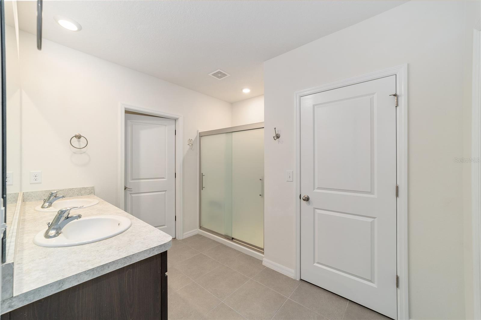 ALDERBROOK SUMMIT PLACE - Residential