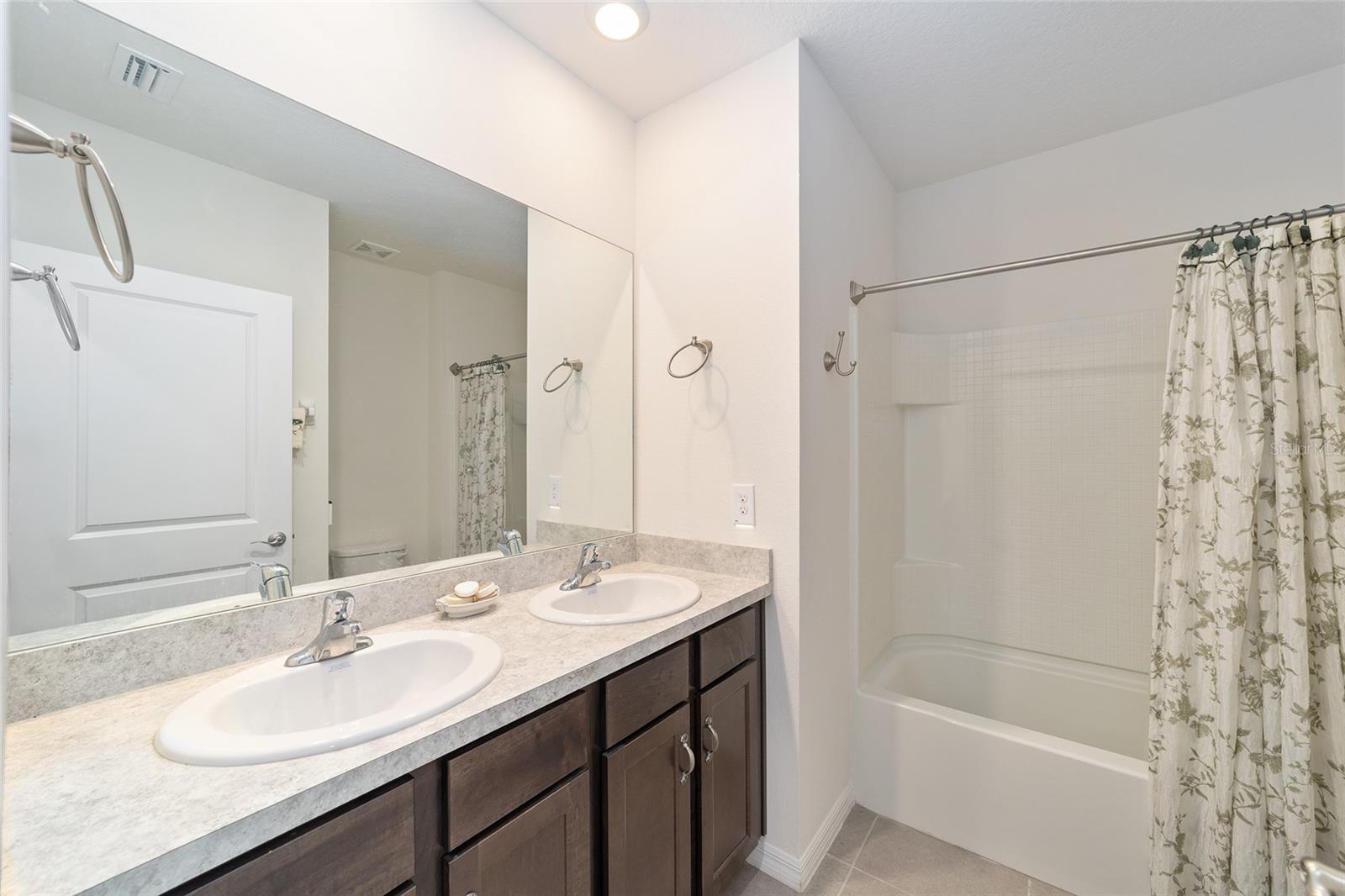 ALDERBROOK SUMMIT PLACE - Residential