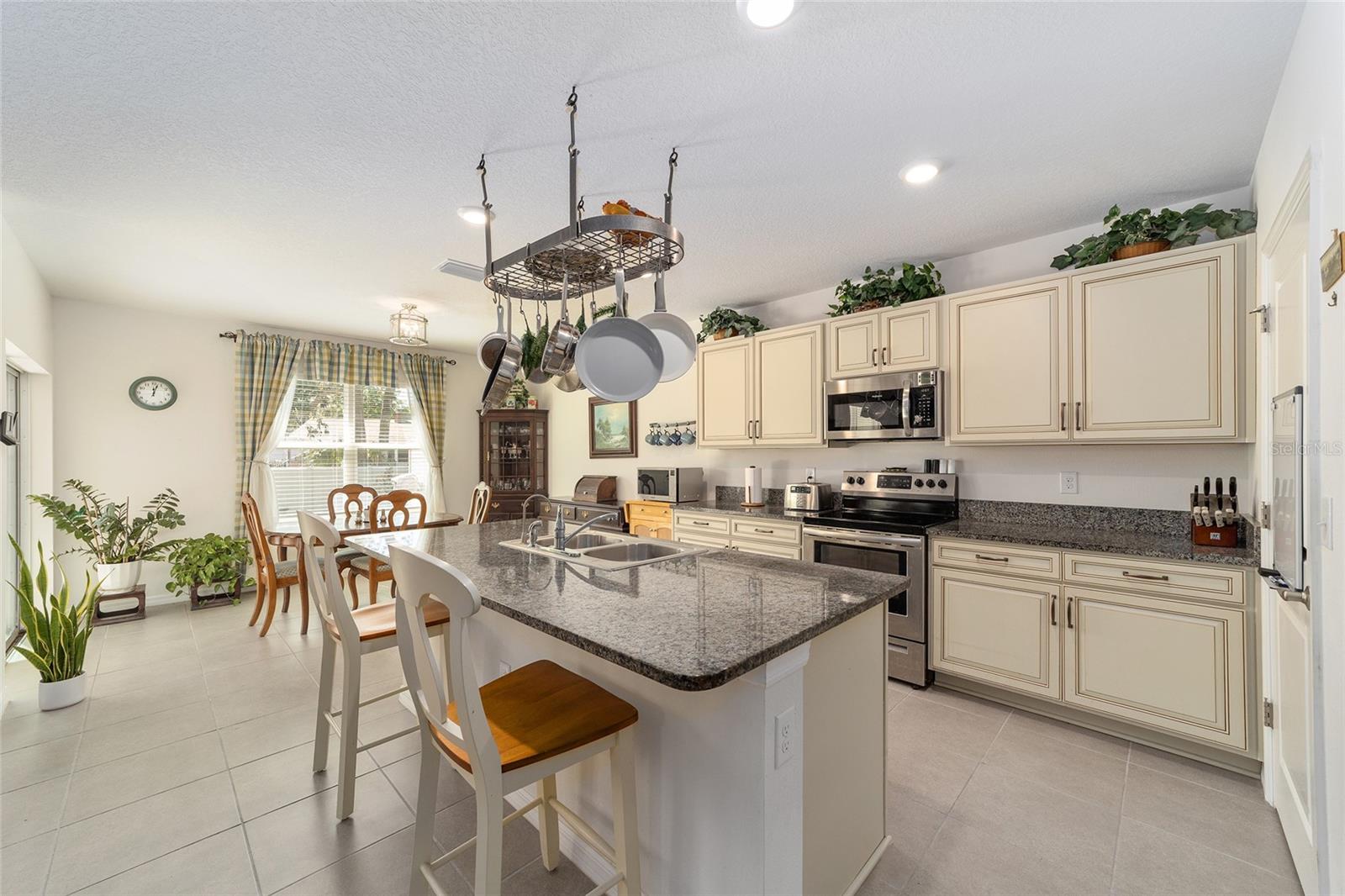 ALDERBROOK SUMMIT PLACE - Residential