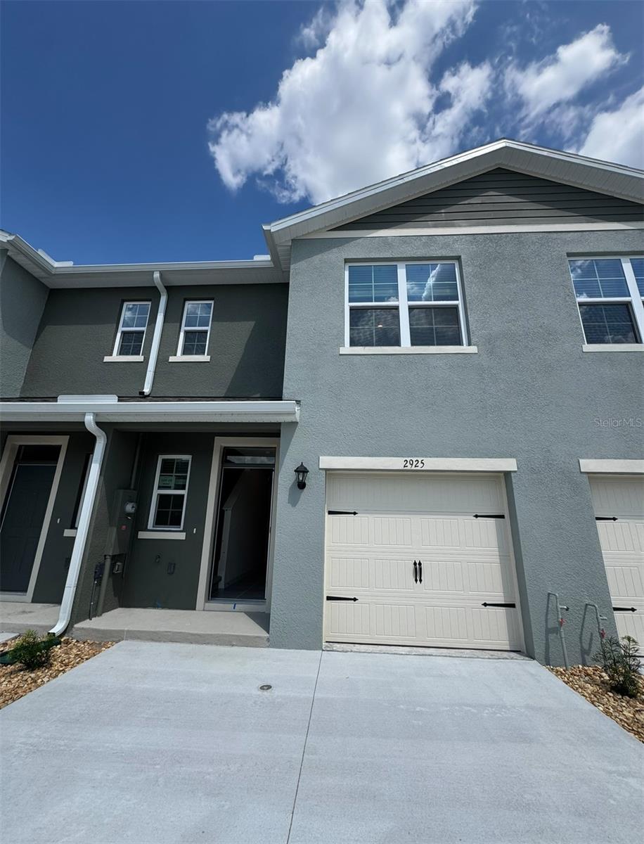 Welcome to this beautiful 3-bedroom, 2.5-bathroom townhome located in Davenport. This modern home features a spacious open-concept floor plan with a stylish kitchen boasting stainless steel appliances, granite countertops, and a large island overlooking the living and dining areas perfect for entertaining or relaxing with family.
Enjoy worry-free living with lawn care and WiFi included in the rent. The community also offers great amenities such as a swimming pool, playground, and walking areas.
Upstairs, you’ll find a comfortable primary suite with a private bathroom and walk-in closet, plus two additional bedrooms and a full bathroom. A half bathroom is conveniently located downstairs for guests.
Located just minutes from I-4, US-27, Posner Park shopping, restaurants, and only a short drive to Disney and Orlando attractions.