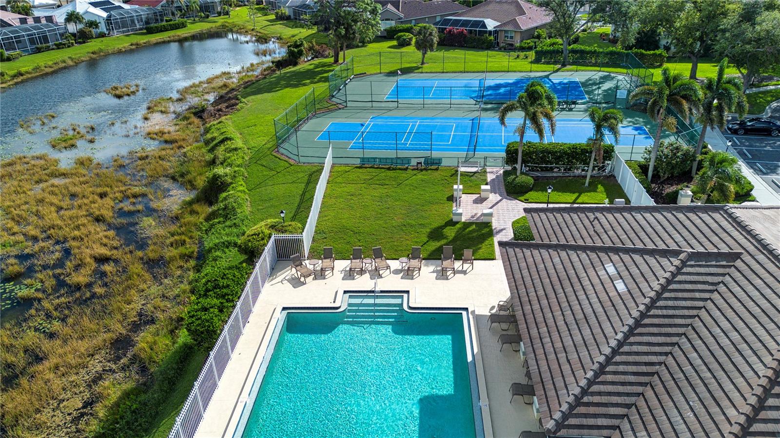 THE LAKES OF JACARANDA - Residential