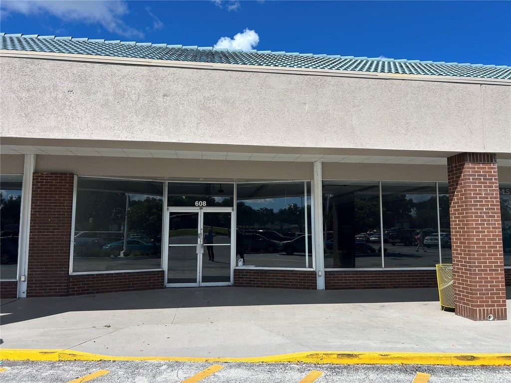 Photo of 608 S Pine Avenue, Ocala, FL 34471 (MLS # OM733858)