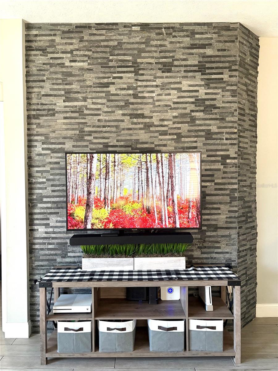 WOODLAND VILLAGE AT SHADOW RUN - Residential