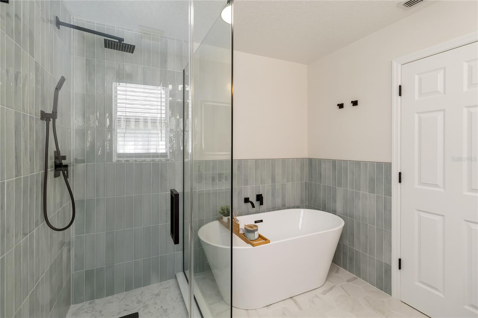 FOUR CORNERS PH 01 - Residential