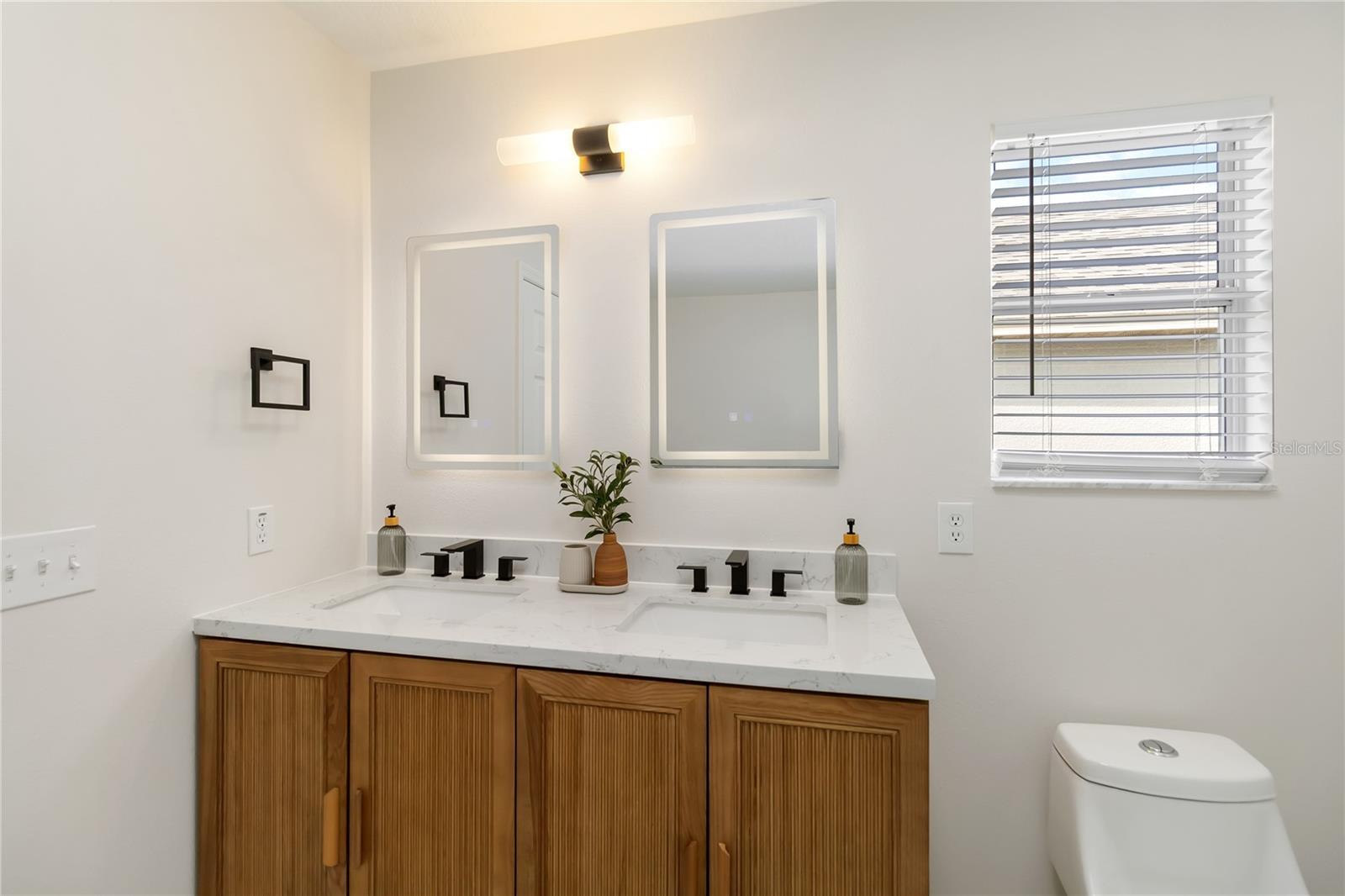 FOUR CORNERS PH 01 - Residential