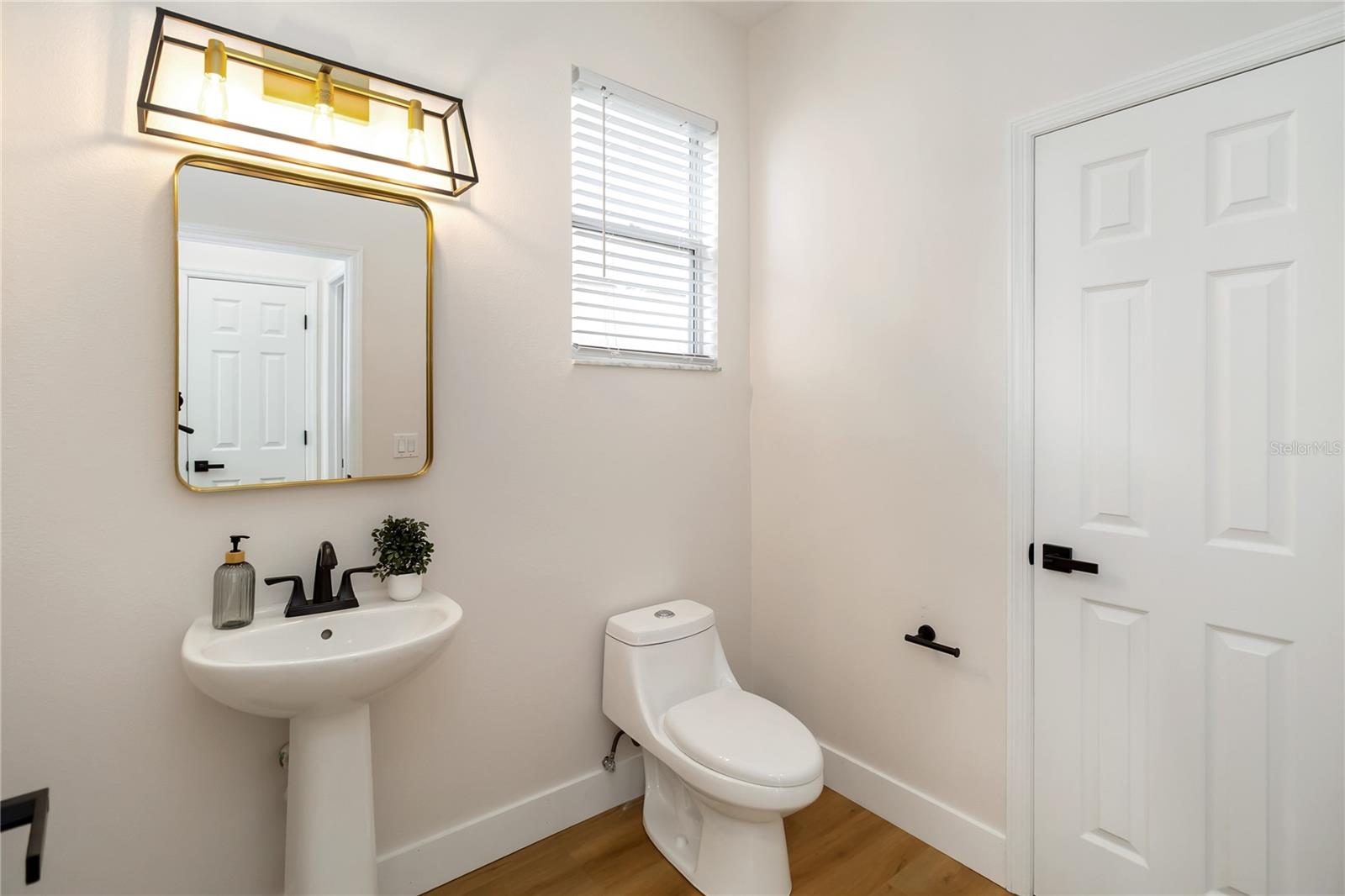 FOUR CORNERS PH 01 - Residential