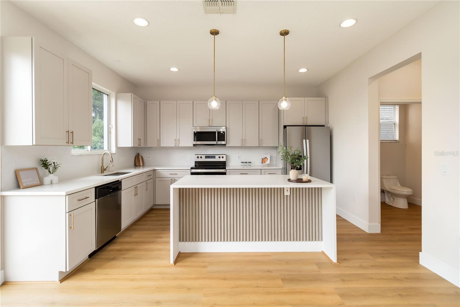 FOUR CORNERS PH 01 - Residential