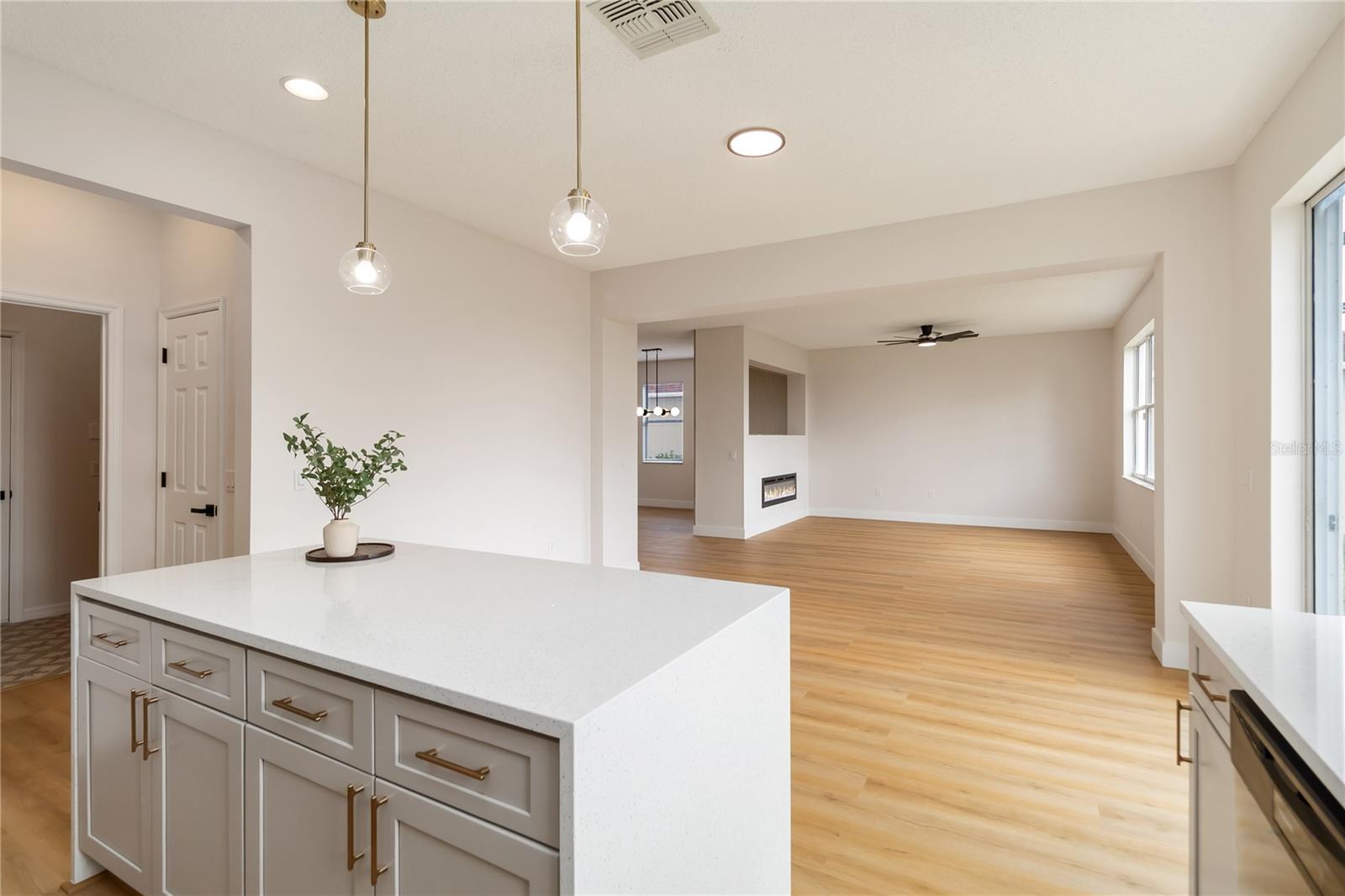 FOUR CORNERS PH 01 - Residential