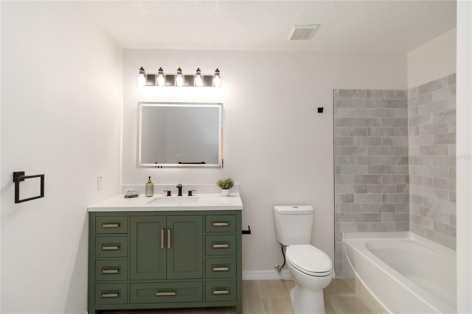 FOUR CORNERS PH 01 - Residential