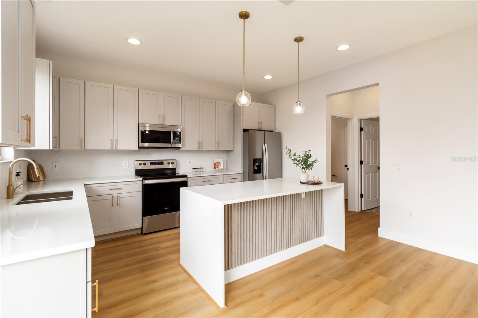 FOUR CORNERS PH 01 - Residential