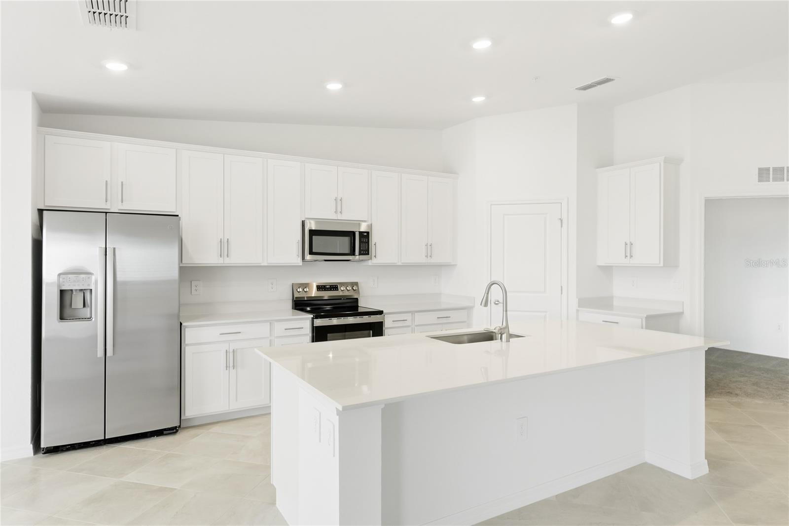 CALUSA COUNTRY CLUB - Residential Lease