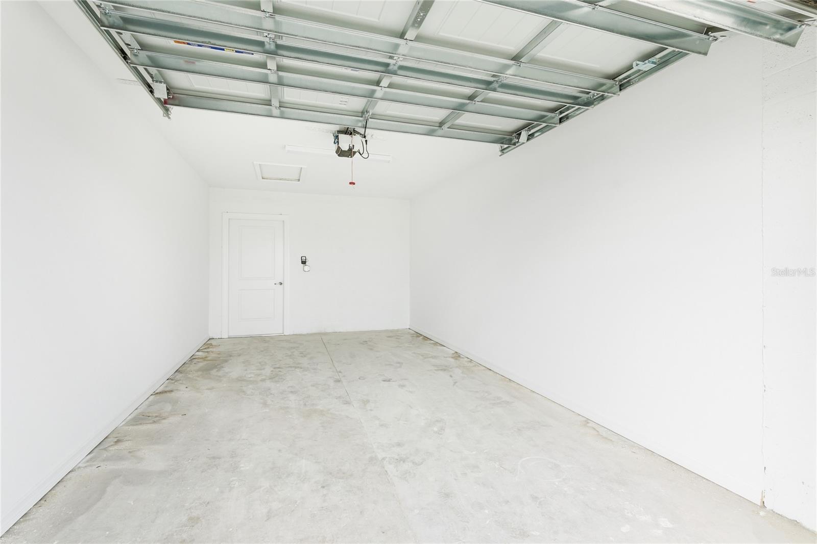 CALUSA COUNTRY CLUB - Residential Lease