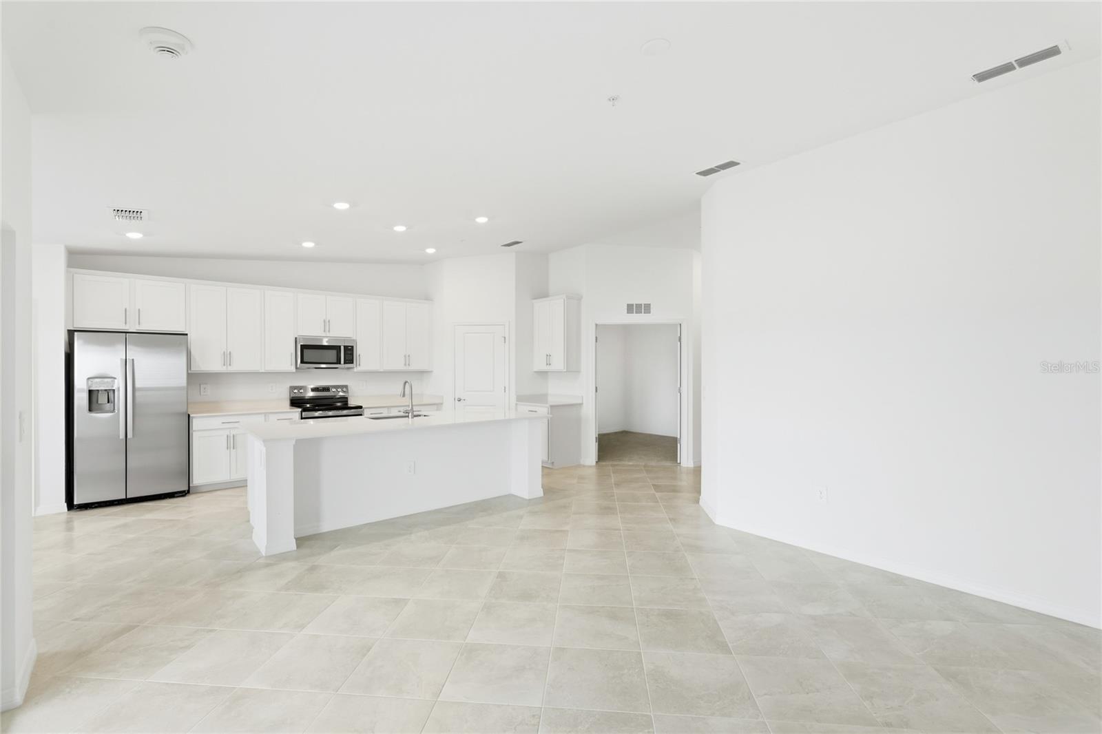 CALUSA COUNTRY CLUB - Residential Lease