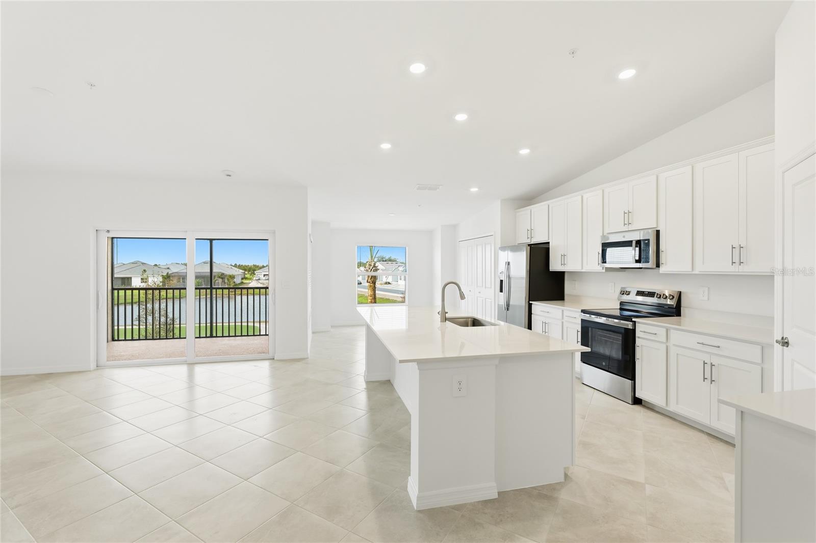 CALUSA COUNTRY CLUB - Residential Lease